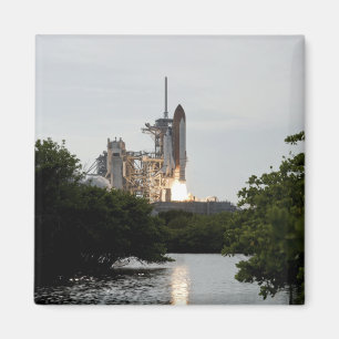 Space Shuttle Endeavour hebt ab Magnet