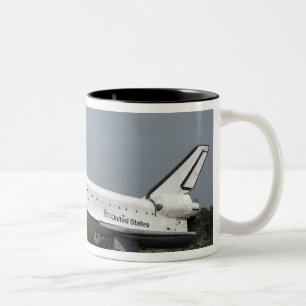 Space Shuttle Endeavour Touchs nach unten Zweifarbige Tasse