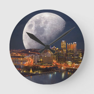 Spacey Pittsburgh Runde Wanduhr