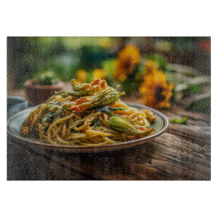 Spaghetti mit Zucchini-Blüten Schneidebrett