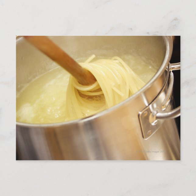 Spaghetti werden in Pot stickt Postkarte (Vorderseite)