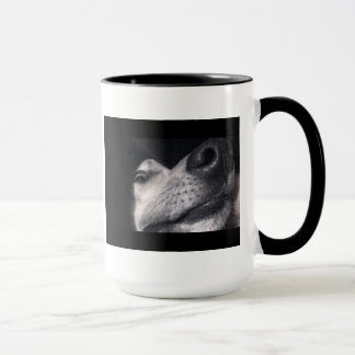 Spähen des Hundes Tasse