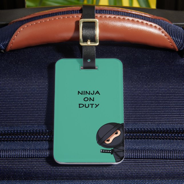 Spähender Ninja auf Grün Gepäckanhänger (Vorderseite Insitu 2)