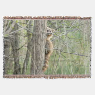 Spähender Waschbär-Aquarellkunst – Waldvordergrund Decke