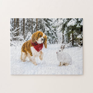 Spaniel trifft Schneehase im Winterwald Puzzle