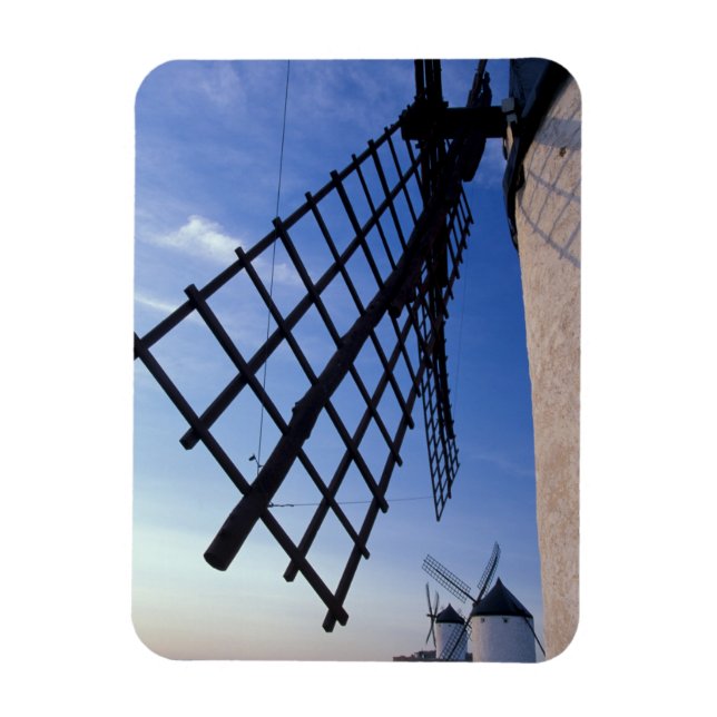 Spanien, Consuegra, Kastilien-La Mancha Windmühlen Magnet (Vertikal)