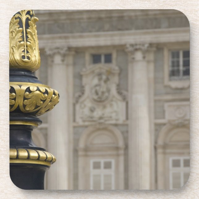 Spanien, Madrid. Königspalast, verzierte Goldlampe Untersetzer (Vorderseite)