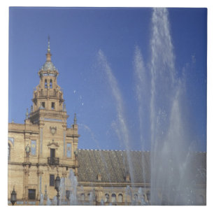 Spanien, Sevilla, Andalusien Brunnen und verziert Fliese