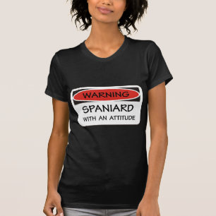 Spanier mit einer Haltung T-Shirt