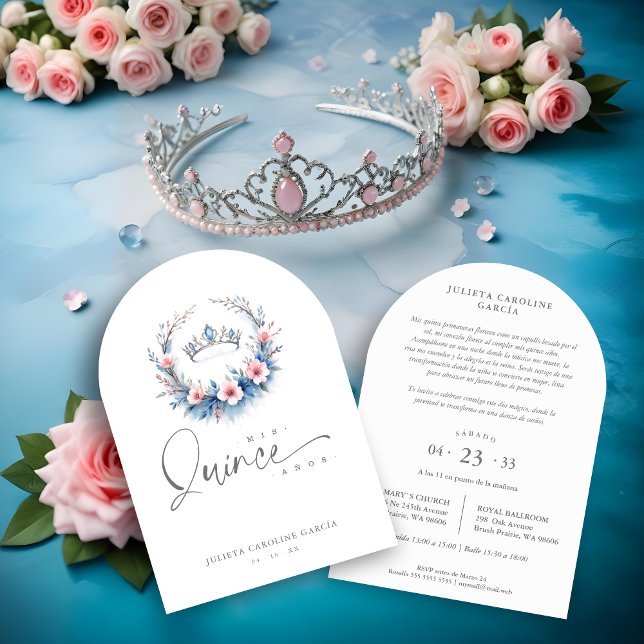 Spanish Cute Blue Pink Floral Quinceañera Tiara Einladung (Spanish Cute Blue & Pink Floral Wreath Quinceañera Invitations Cards with Tiara Design.)