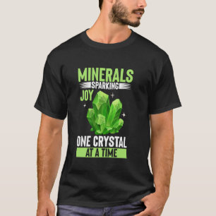 Sparking Joy One Crystal bei einer Zeit Mineral sa T-Shirt