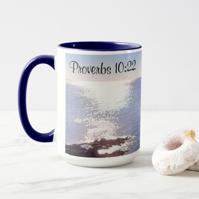 Sparkling Blue Ocean Sessings Bible Verse Tasse (Mit Donut)