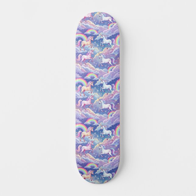 Sparkly rainbow and unicorns on clouds skateboard (Vorderseite)
