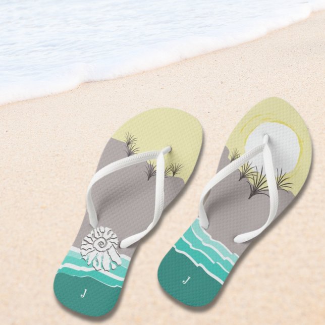 Spaß Abstrakte Sunset Beach Muschel & Initials Flip Flops (Fun Abstract Sunset Beach Shell & Initials Flip Flops)