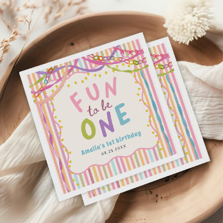 Spaß, ein launisches bunter Mädchen-Geburtstag zu Serviette