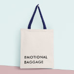 Spaß EMOTIONAL BAGGAGE Minimalistisch Moderne Typo Tragetasche<br><div class="desc">Die "emotionale Gepäcktasche" ist ein minimalistisches, modernes Design, das ein spielerisches, lustiges typografisches Zitat enthält. Das Zitat "emotionales Gepäck" ist fett gedruckt, kontrastvoll auf der Vorderseite der Tasche, und die einfachen, sauberen Linien der Schrift verleihen ihr einen modernen, raffinierten Rand. Es ist groß genug, um eine Vielzahl von Gegenständen zu...</div>