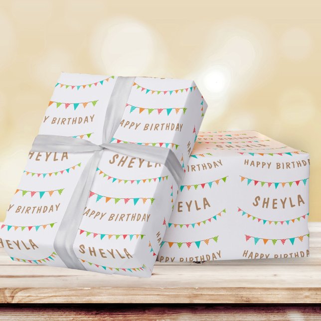 Spaß farbenfrohe Jagdfahnen Name Happy Birthday Geschenkpapier (Von Creator hochgeladen)