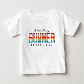 Spaß für Babys am Strand im Sommerurlaub bei Sonne Baby T-shirt