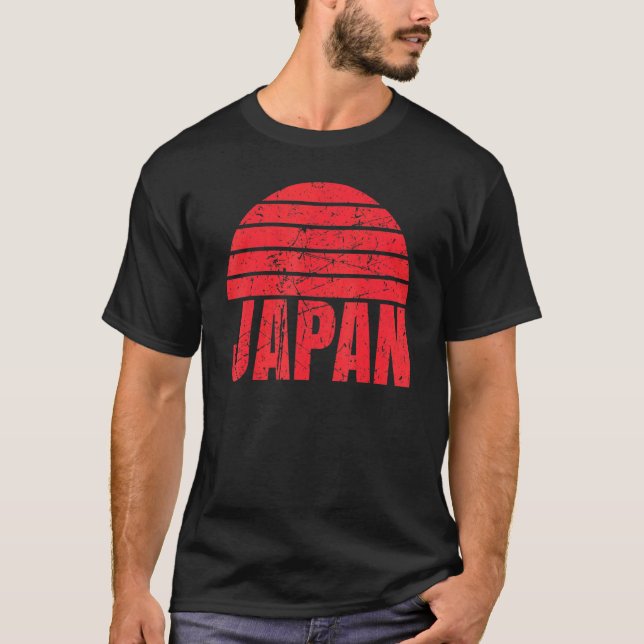 Spaß für Japan unter einem roten Hintergrund T-Shirt (Vorderseite)