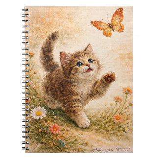 Spaßiges Kätzchen jagt Schmetterling Blumendesign Notizblock