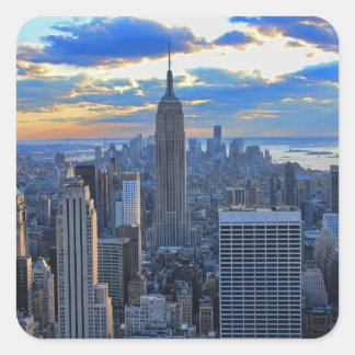 Später Nachmittag NYC Skyline als Sonnenuntergang Quadratischer Aufkleber