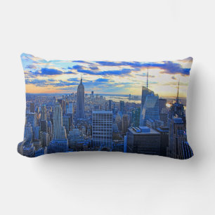 Später Nachmittag NYC-Skyline, wenn der Sonnenunte Lendenkissen