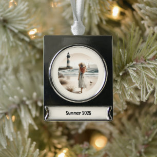 Spaziergang am Leuchtturm am Meer Banner-Ornament Silber