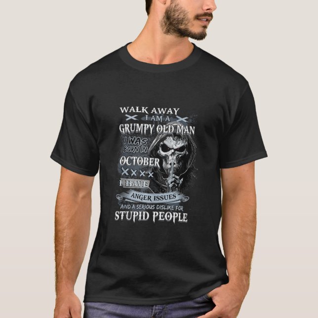 Spaziergang durch den Grumpy Old Man, in Octobe Ge T-Shirt (Vorderseite)
