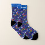 Special-18. Geburtstags-Party-Foto mit Monogramm Socken<br><div class="desc">Geburtstags-Partydekor und -geschenke der einzigartigen und speziellen Typografie themed 18. Text umfaßt heftiges und fab bei 18. fabelhaft bei 18, fantastischem 18. Geburtstags-Party, besonders speziellem 18. Geburtstag, glücklicher 18. Geburtstag, Schwing18. Geburtstag und betrachtet 18 und fantastischem 18. Geburtstag gut. Heller bunter Text in Gelbem, in rosa, in Lila, in Blauem,...</div>