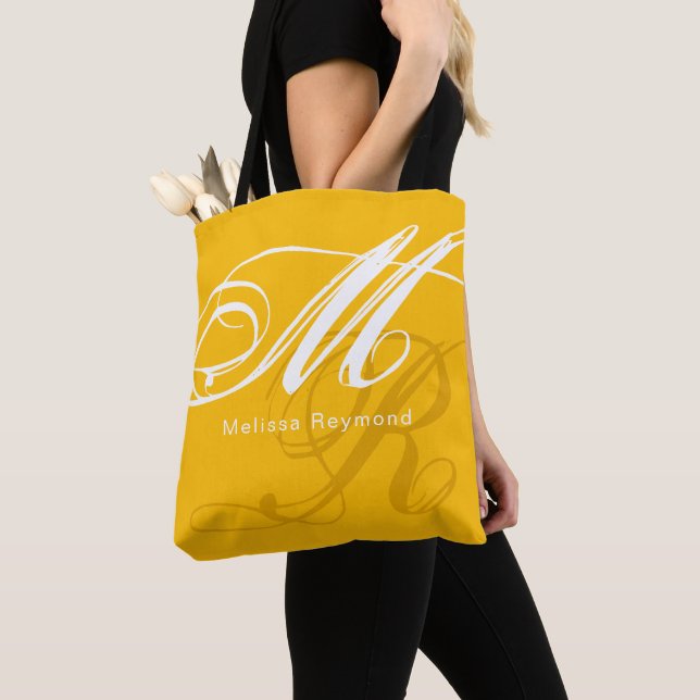 Spectra-Gelbes Allround-Monogramm (Von Nahem)