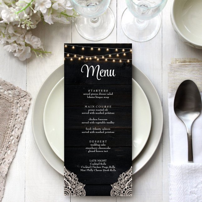 Speisekarte mit der rustikalen Speisekarte Schwarz Menükarte (Black and White Rustic Elegance Menu Card on a white wedding table.)