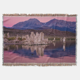 Spektakulärer Mono Lake im Schatten Decke