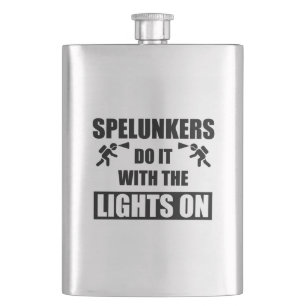 Spelunker machen es mit den Lichtern auf Flachmann