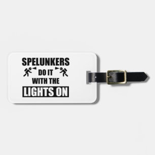 Spelunker machen es mit den Lichtern auf Gepäckanhänger