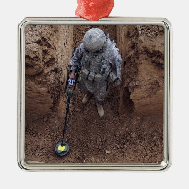 Spezialist sucht nach einem Waffencache Silbernes Ornament (Vorne)