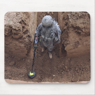 Spezialistensuchen nach einem Waffenpufferspeicher Mousepad