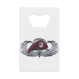 Speziell entworfene Barett auf Basic Airborne Flüg Geldbeutel Flaschenöffner