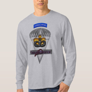 Speziell für Im Flugzeug Fallschirmjäger entwickel T-Shirt