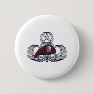 Speziell für Im Flugzeug Flügel konzipiertes Beret Button