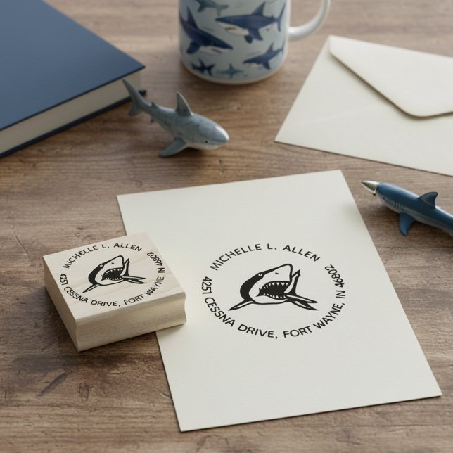 Spezielle Shark Round Rücksendeadresse Holz Briefm Gummistempel (Round return address stamp for shark lovers.)