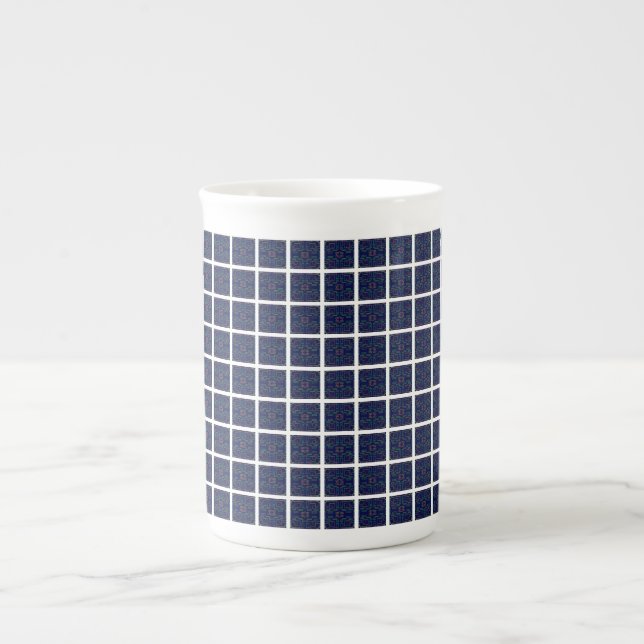 Spezielle Tasse für blaue geometrische Quadrate (Vorderseite)