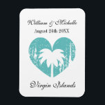 Spezielle tropische Hochzeit in Urlaubsort Magnet<br><div class="desc">Das Magnet für die Hochzeit in Urlaubsort des tropischen Herzens. Romantisches Logo aus verwitterten Palmen mit Ihrem einzigartigen Ortstext. Personalisiertes Design mit eleganter Schriftzeichen-Typografie für den Namen von Braut und Bräutigam plus Heiratsdatum. Erstelle sie für Braut, Brautmädchen, Trauzeugin, Brautmutter, Gäste etc. Ideal für Gastgeschenk oder Save the Date Erinnerung. Ideal...</div>