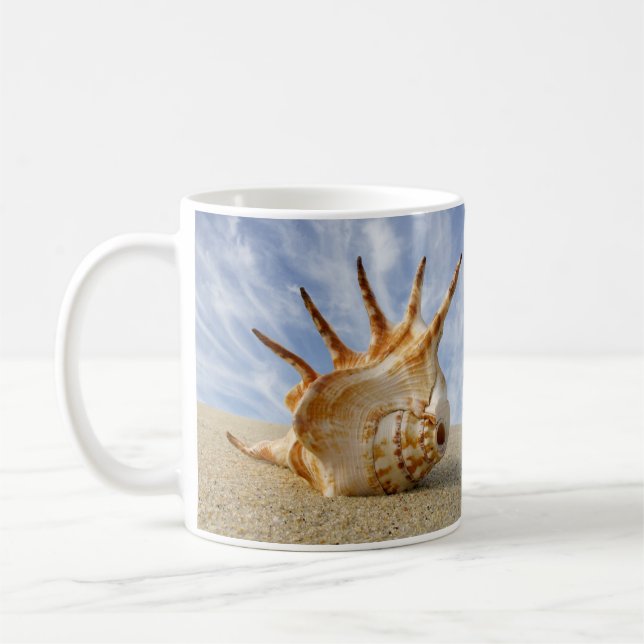 Spider Conch Muschel am Sandy Beach Kaffeetasse (Links)