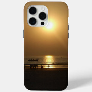 Spiegelung des goldenen Sommeruntergangs am Strand iPhone 15 Pro Max Hülle
