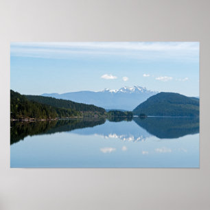 Spiegelung in einem See - Vancouver Island, Kanada Poster
