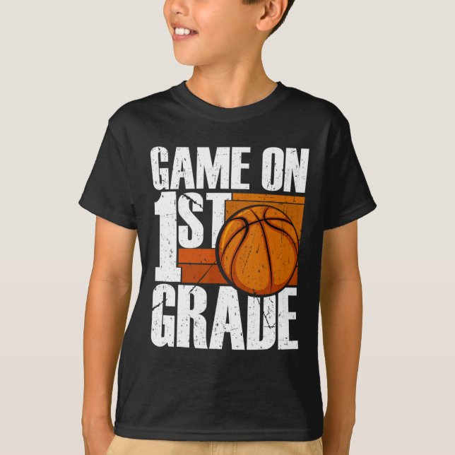 Spiel auf 1. Klasse Basketball zurück zur Schule T-Shirt (Vorderseite)