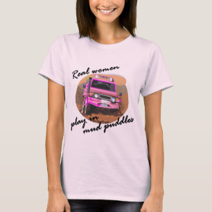 Spiel der wirklichen Frauen in Schlammpfützen T-Shirt