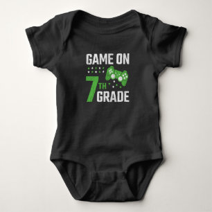 Spiel Ein 7. Klasse Gamer Zurück Zur Schule Schüle Baby Strampler
