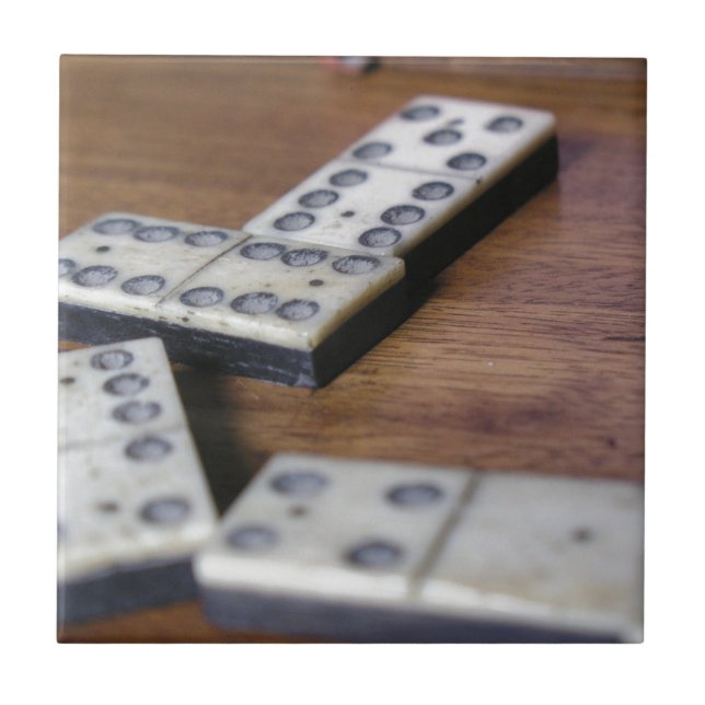 Spiel-Tabellen-Domino-Domino-hölzernes altes Fliese (Vorderseite)