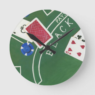 Spiel von Blackjack mit Chips durch Chariklia Runde Wanduhr